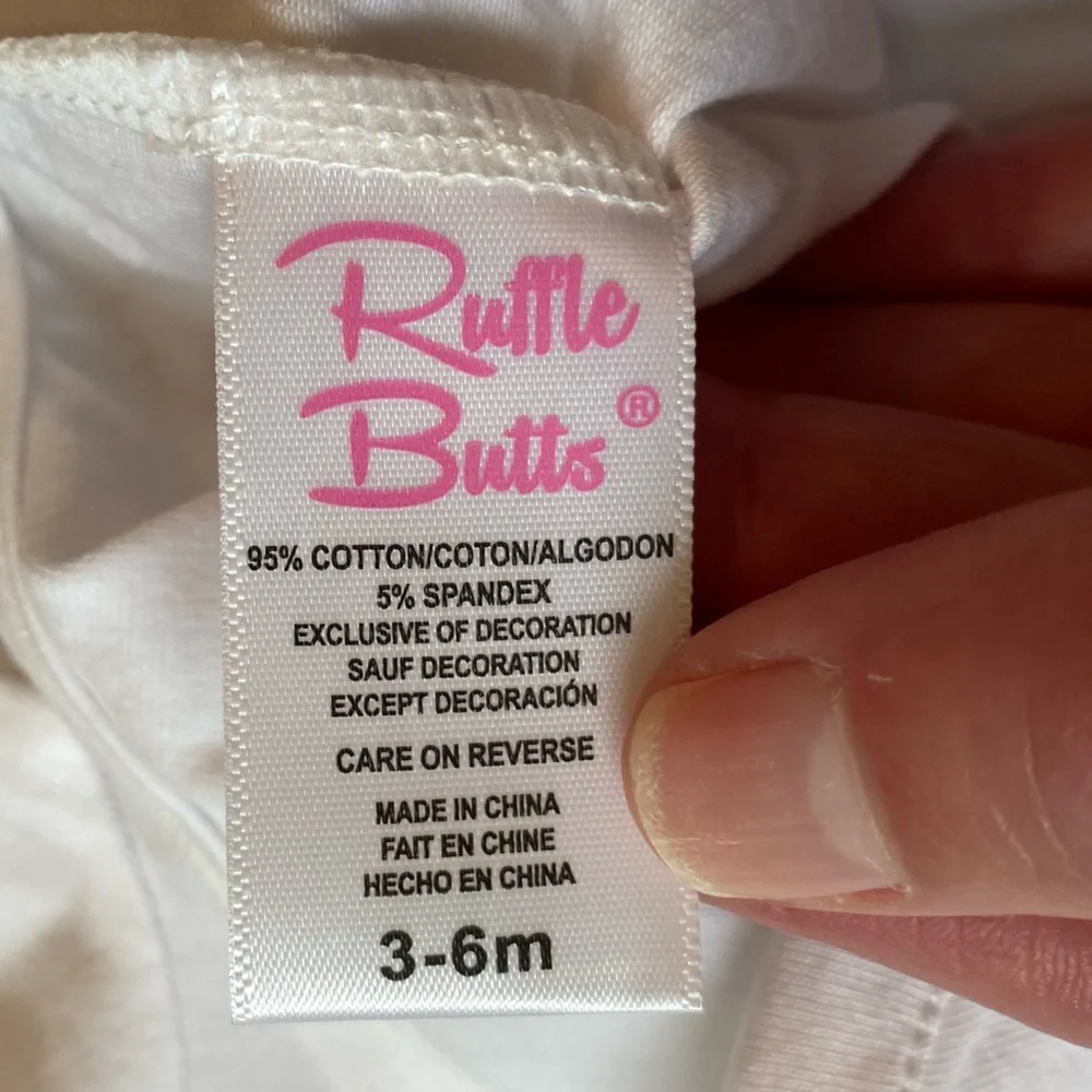 NWT RuffleButts White Long Sleeve Bodysuit with Peter Pan Collar, girls 3-6M